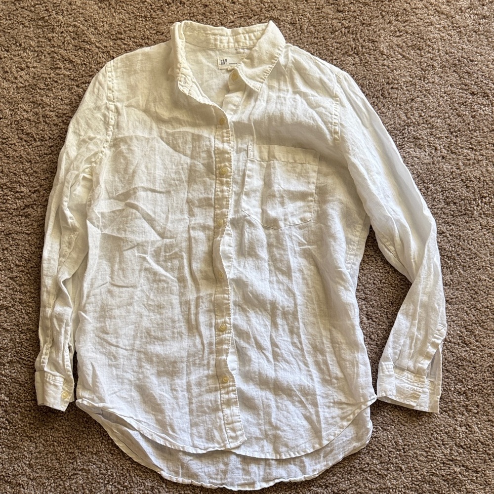 💜 3 for $10 GAP Women's White Button Down Shirt
